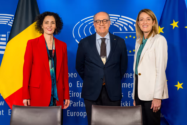 Foto 9: LEX signing ceremony in presence of Roberta METSOLA, EP President
