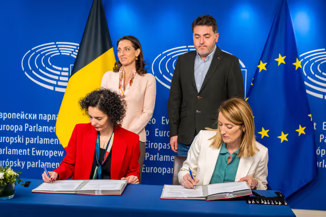 Foto 6: LEX signing ceremony in presence of Roberta METSOLA, EP President