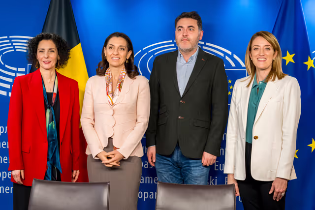 Foto 7: LEX signing ceremony in presence of Roberta METSOLA, EP President