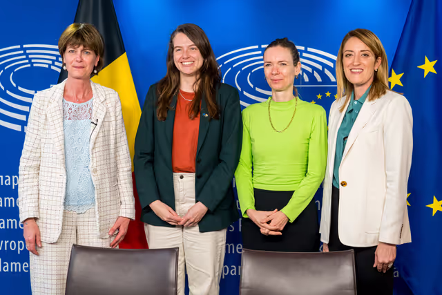Foto 4: LEX signing ceremony in presence of Roberta METSOLA, EP President