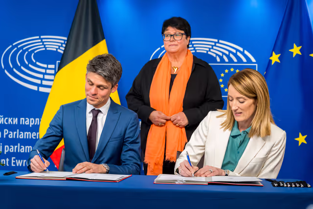 Foto 2: LEX signing ceremony in presence of Roberta METSOLA, EP President