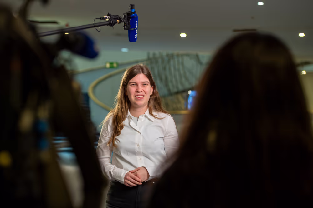 Interviews with the cast for the Hero movie