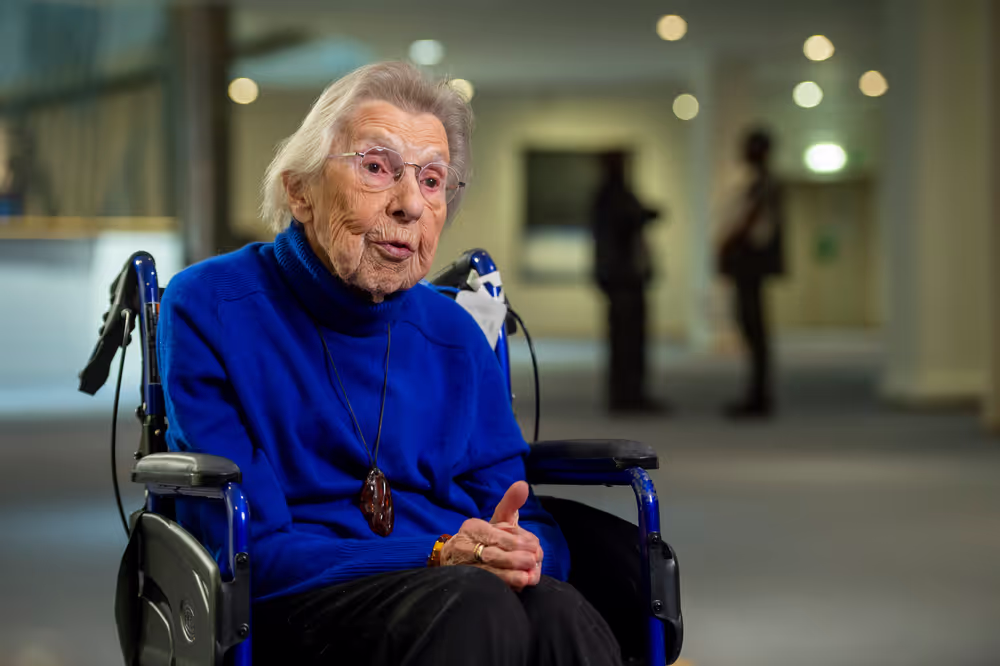 Interviews with the cast for the Hero movie