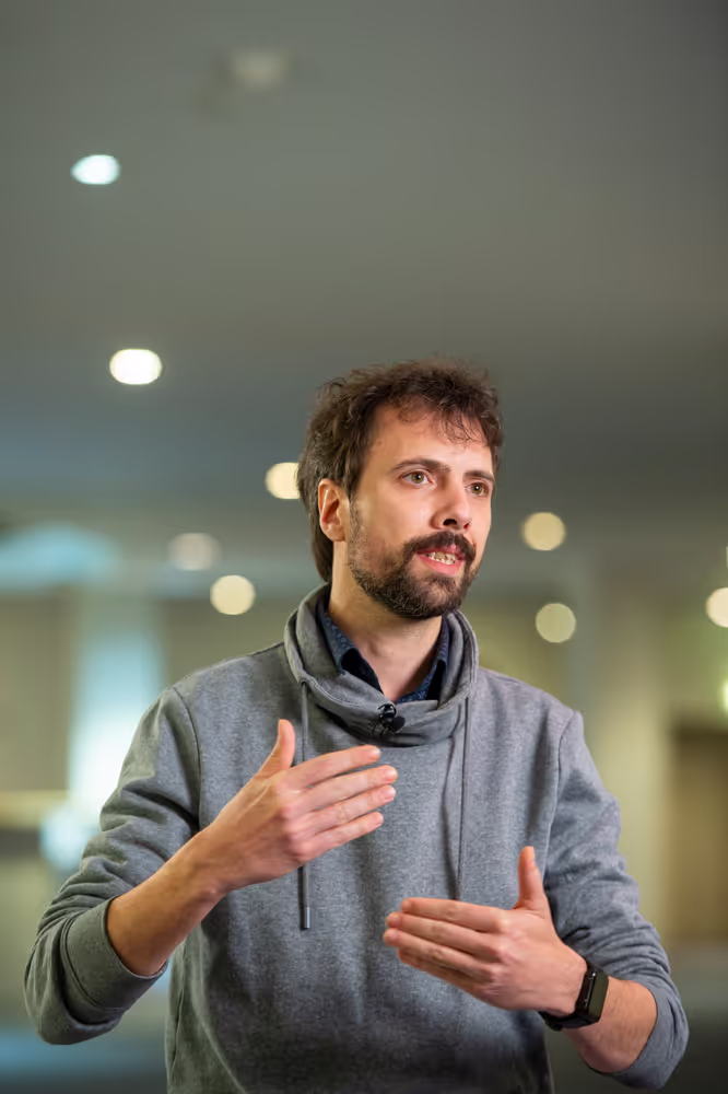 Interviews with the cast for the Hero movie