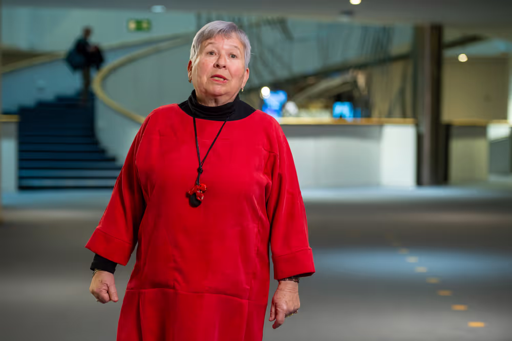 Interviews with the cast for the Hero movie