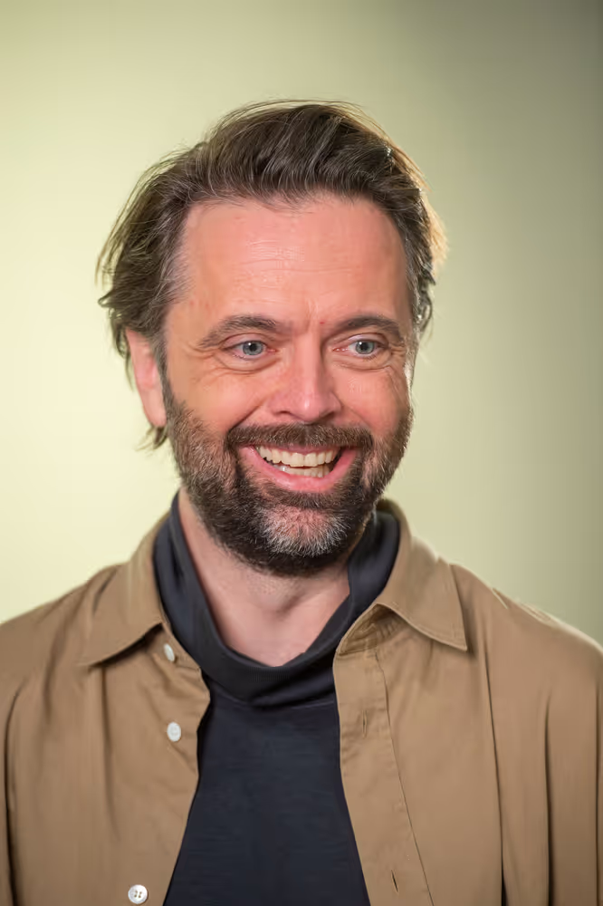 Interviews with the cast for the Hero movie