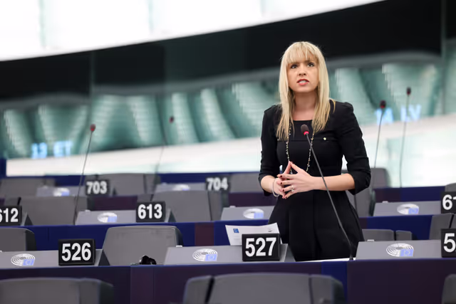 Foto 8: EP Plenary session - Combating violence against women and domestic violence