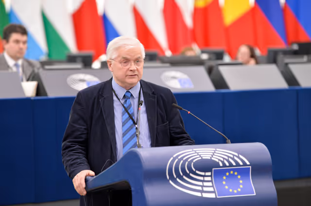 Photo 37 : EP Plenary session - Commission statement - The use of Russian frozen assets to support Ukraine’s victory and reconstruction