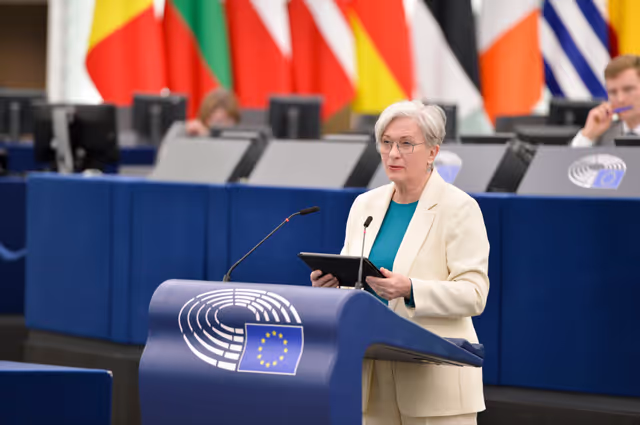 Photo 32 : EP Plenary session - Commission statement - The use of Russian frozen assets to support Ukraine’s victory and reconstruction