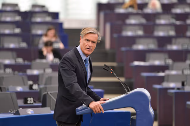 Photo 20 : EP Plenary session - Commission statement - The use of Russian frozen assets to support Ukraine’s victory and reconstruction