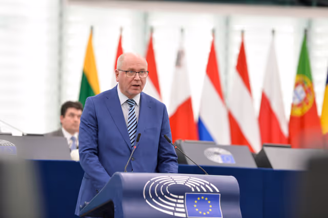 Photo 15 : EP Plenary session - Commission statement - The use of Russian frozen assets to support Ukraine’s victory and reconstruction