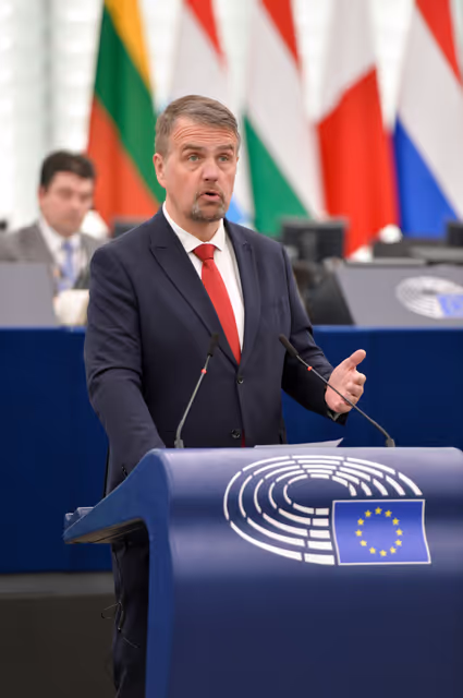 Photo 14 : EP Plenary session - Commission statement - The use of Russian frozen assets to support Ukraine’s victory and reconstruction