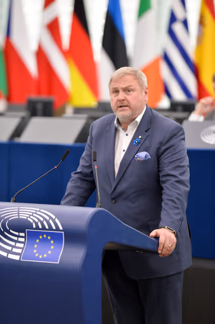 Photo 13 : EP Plenary session - Commission statement - The use of Russian frozen assets to support Ukraine’s victory and reconstruction