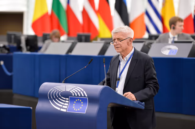 Photo 12 : EP Plenary session - Commission statement - The use of Russian frozen assets to support Ukraine’s victory and reconstruction