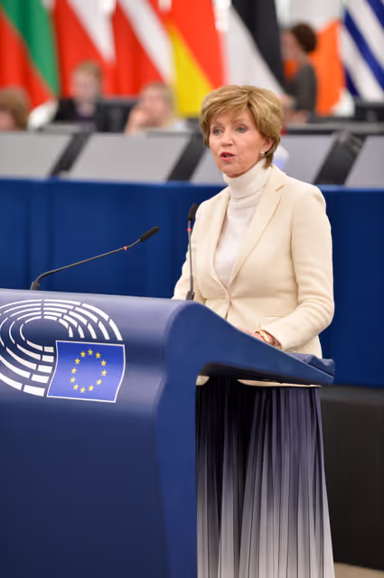 Photo 9 : EP Plenary session - Commission statement - The use of Russian frozen assets to support Ukraine’s victory and reconstruction