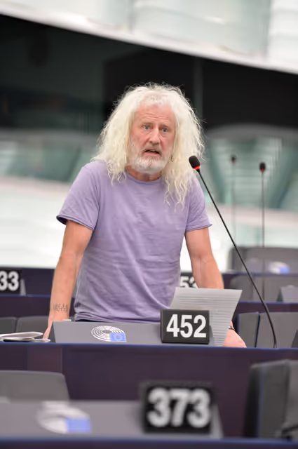 Photo 2 : EP Plenary session - Commission statement - The use of Russian frozen assets to support Ukraine’s victory and reconstruction