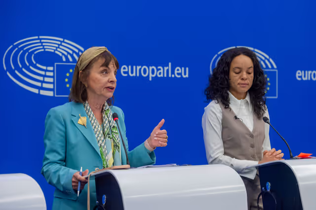 Photo 17: Press conference on the adoption of the Forced Labour Regulation