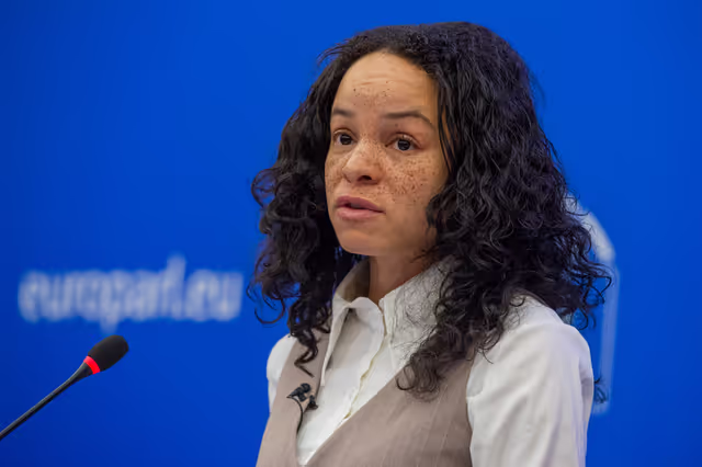 Photo 8: Press conference on the adoption of the Forced Labour Regulation