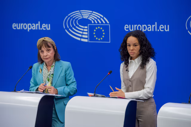 Photo 2: Press conference on the adoption of the Forced Labour Regulation