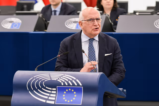 Foto 14: EP Plenary session - Council and Commission statements - Forging a sustainable future together: economic, social and territorial challenges for a competitive, cohesive and inclusive Europe