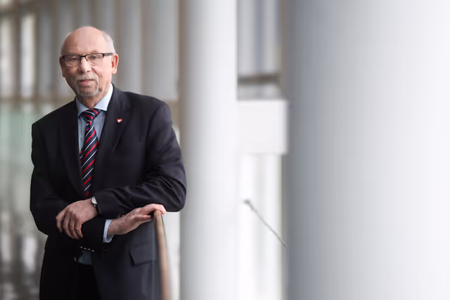 Photo 11: Janusz LEWANDOWSKI in the EP in Strasbourg