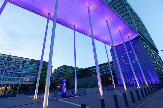 Zdjęcie 5: 20th Anniversary of the 2004 EU Enlargement - Parliament’s seats illumination