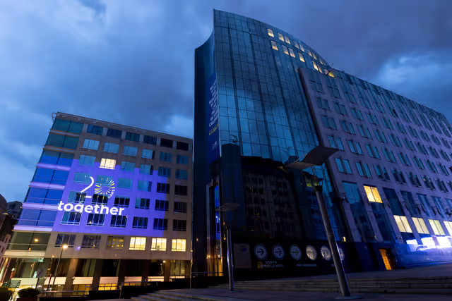 Zdjęcie 1: 20th Anniversary of the 2004 EU Enlargement - Parliament’s seats illumination