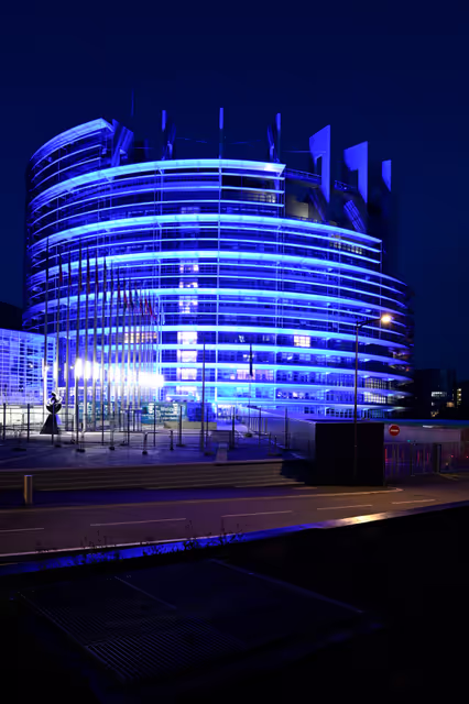 Zdjęcie 13: 20th Anniversary of the 2004 EU Enlargement - Parliament’s seats illumination