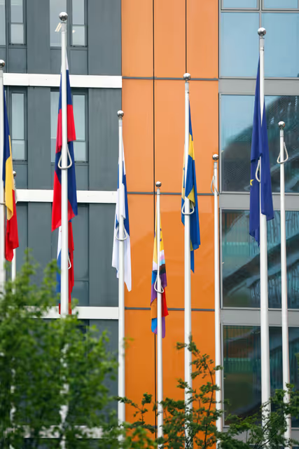Fotografia 15: International Day Against Homophobia, Biphobia, Intersexism and Transphobia (IDAHOBIT) - Rainbow flag next to the EP buildings