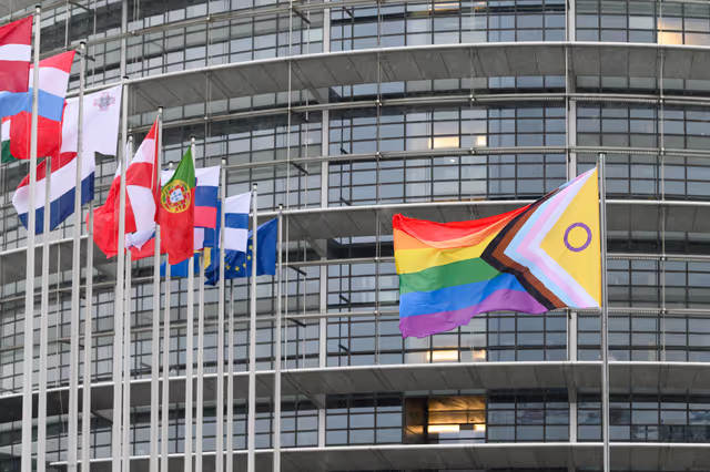 Fotografia 28: International Day Against Homophobia, Biphobia, Intersexism and Transphobia (IDAHOBIT) - Rainbow flag next to the EP buildings
