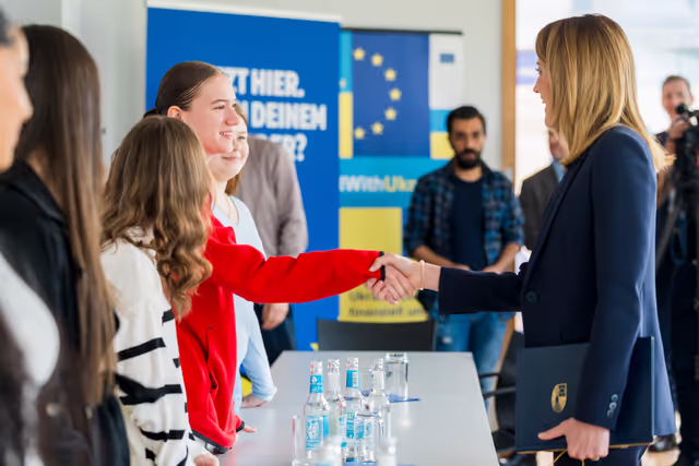 Fotagrafa 6: Official visit by Roberta METSOLA, EP President to Berlin (Germany) - Round-table discussion with young people