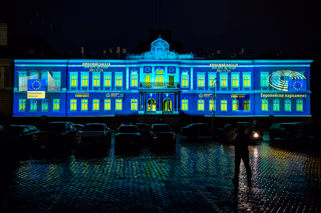 Photo 26: Illuminations: One month to go across the EU.