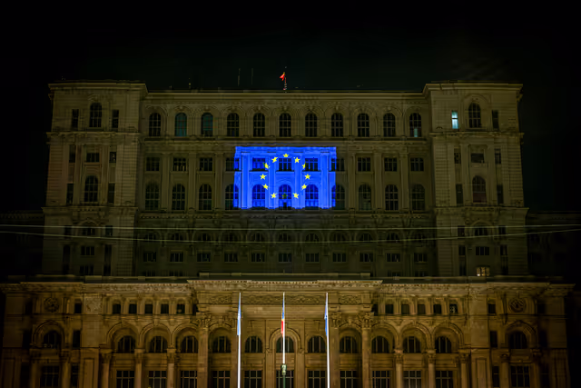 Photo 22: Illuminations: One month to go across the EU.