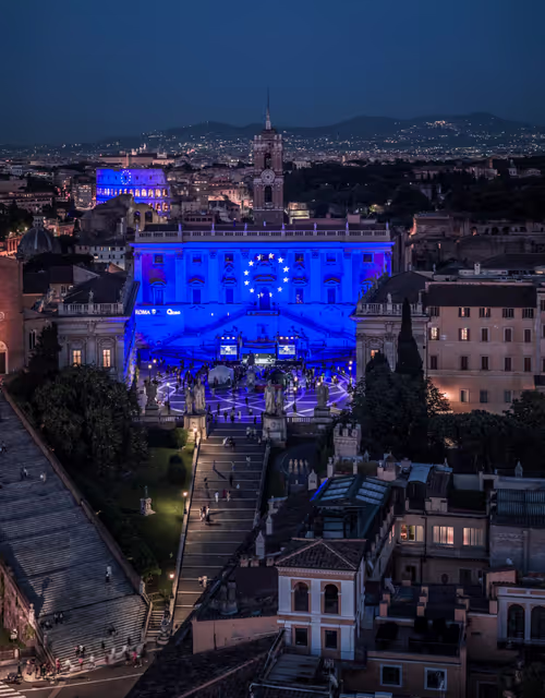 Photo 7: Illuminations: One month to go across the EU.