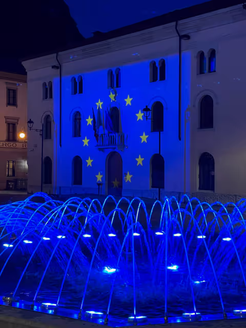 Photo 3: Illuminations: One month to go across the EU.
