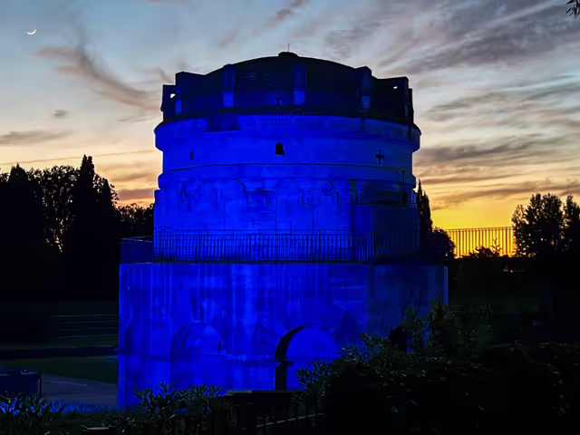 Photo 1: Illuminations: One month to go across the EU.