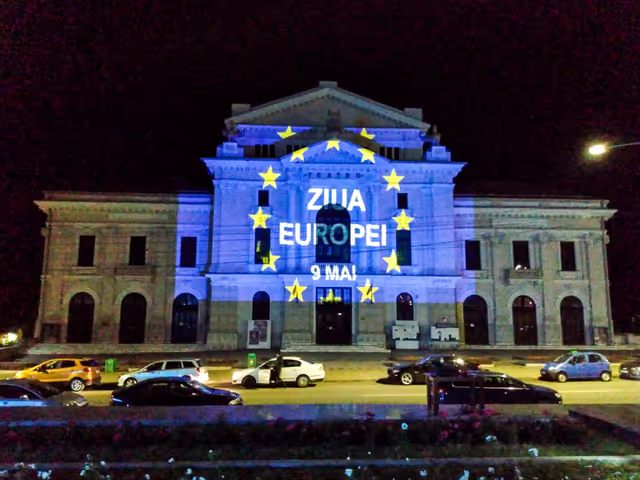 Photo 16: Illuminations: One month to go across the EU.