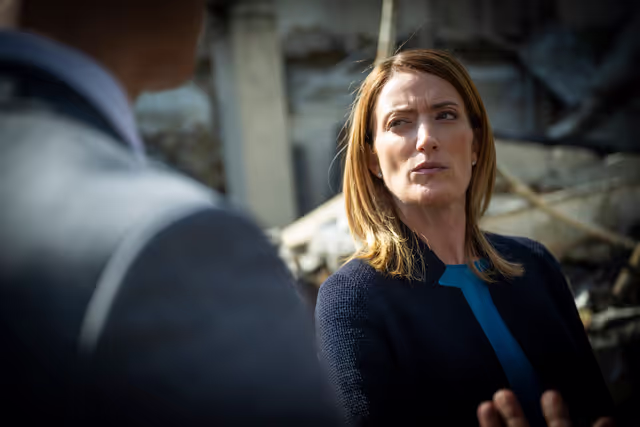 Fotografie 1: Roberta METSOLA, EP President, in Kyiv (Ukraine) on Europe Day - Visit to a damaged power plant and a bombed school