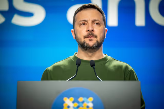 Foto 3: Roberta METSOLA, EP President, in Kyiv (Ukraine) on Europe Day - Attendance and address at the International Summit of Cities & Regions, with Volodymyr ZELENSKYY, President of Ukraine