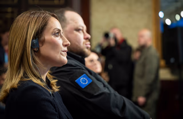 Foto 2: Roberta METSOLA, EP President, in Kyiv (Ukraine) on Europe Day - Attendance and address at the International Summit of Cities & Regions, with Volodymyr ZELENSKYY, President of Ukraine