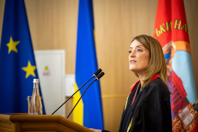 Foto 4: Roberta METSOLA, EP President, in Kyiv (Ukraine) on Europe Day - Receiving the Honorary Doctorate from the Kyiv National Taras Shevchenko University