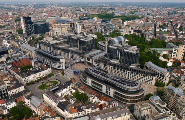 Zdjęcie 5: Aerial view of the European Parliament in Brussels