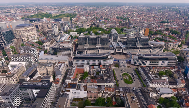 Zdjęcie 15: Aerial view of the European Parliament in Brussels