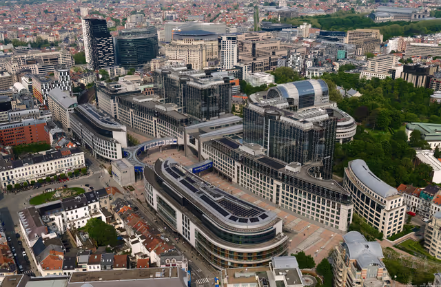 Zdjęcie 3: Aerial view of the European Parliament in Brussels