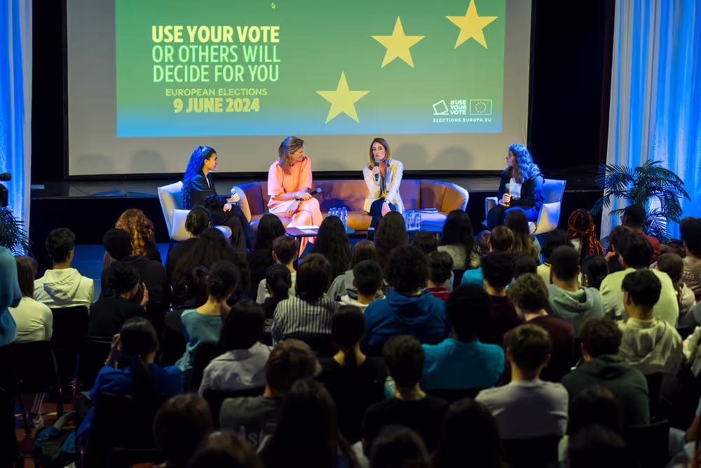 Official visit by Roberta METSOLA, EP President to Zaventem (Belgium) - Meeting with young people