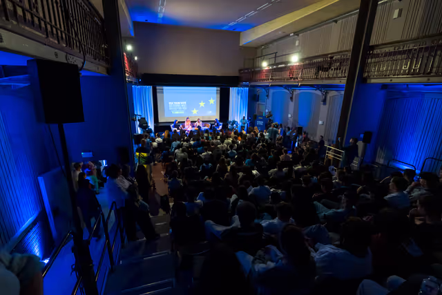 Nuotrauka 7: Official visit by Roberta METSOLA, EP President to Zaventem (Belgium) - Meeting with young people