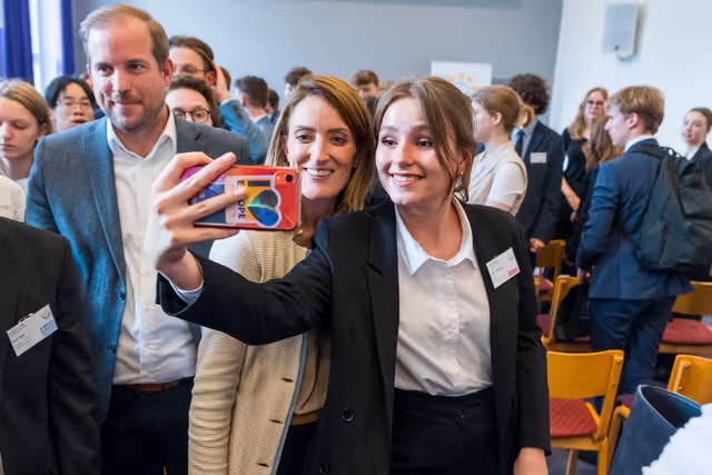 Zdjęcie 3: Official visit by Roberta METSOLA, EP President to Kerkrade (Netherlands) -  Meeting with young people