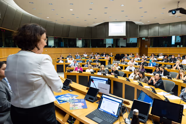 Fotagrafa 2: EPAS seminar for teachers on 2024 on European Elections