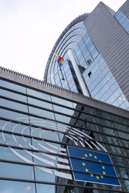 Fotografia 11: International Day Against Homophobia, Biphobia, Intersexism and Transphobia (IDAHOBIT) - Rainbow flag next to the EP buildings