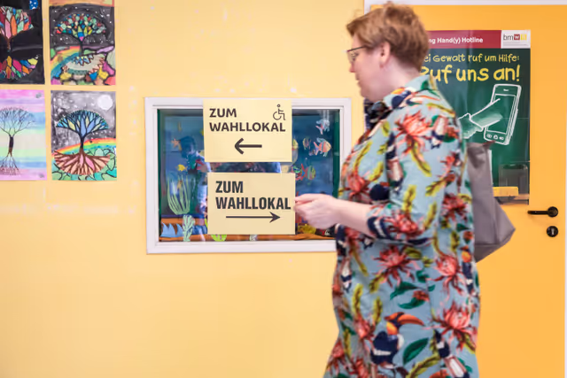 Foto 6: European elections 2024  - Ambiance shots of polling stations in Austria
